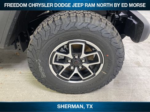 New 2025 Jeep Wrangler Unlimited Rubicon w/ Convenience Group AWD/4WD image 24