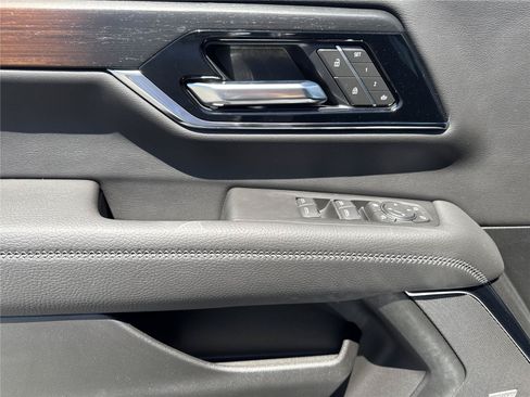 New 2026 GMC Yukon XL Denali RWD image 17