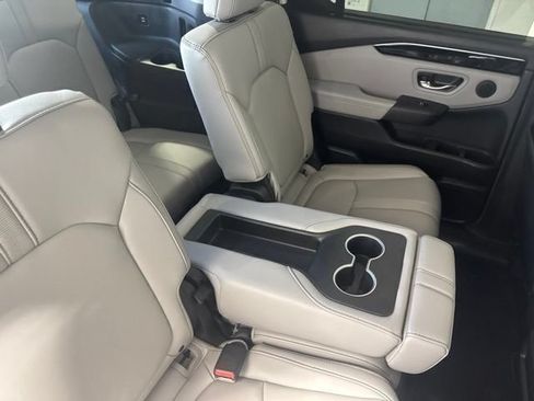 Used 2025 Honda Pilot Touring image 23