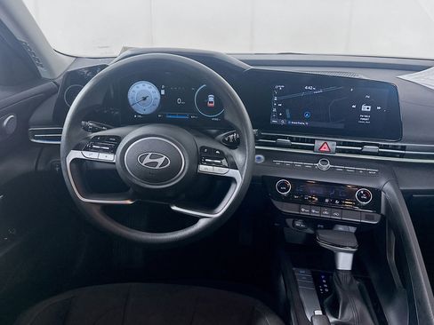 Used 2024 Hyundai Elantra SEL image 18