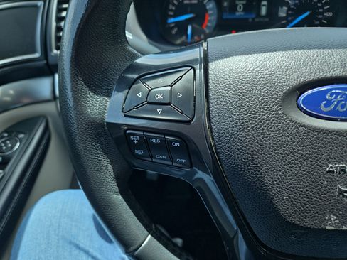Used 2018 Ford Explorer XLT FWD image 12