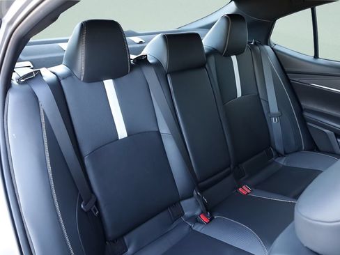Used 2025 Toyota Camry SE FWD image 25