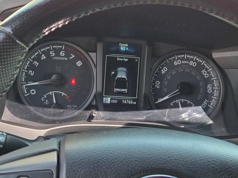 Used 2021 Toyota Tacoma TRD Off-Road AWD/4WD image 11