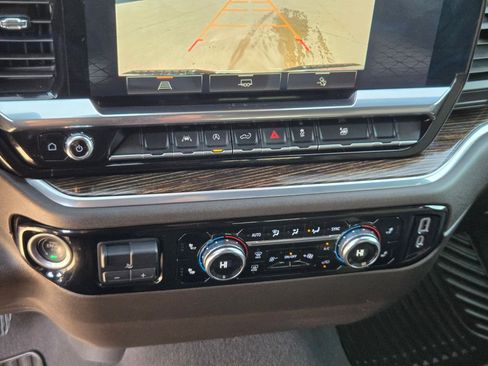 Used 2022 GMC Sierra 1500 SLE w/ Preferred Package image 18