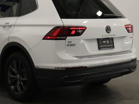 Used 2024 Volkswagen Tiguan SE w/ Panoramic Sunroof Package image 10