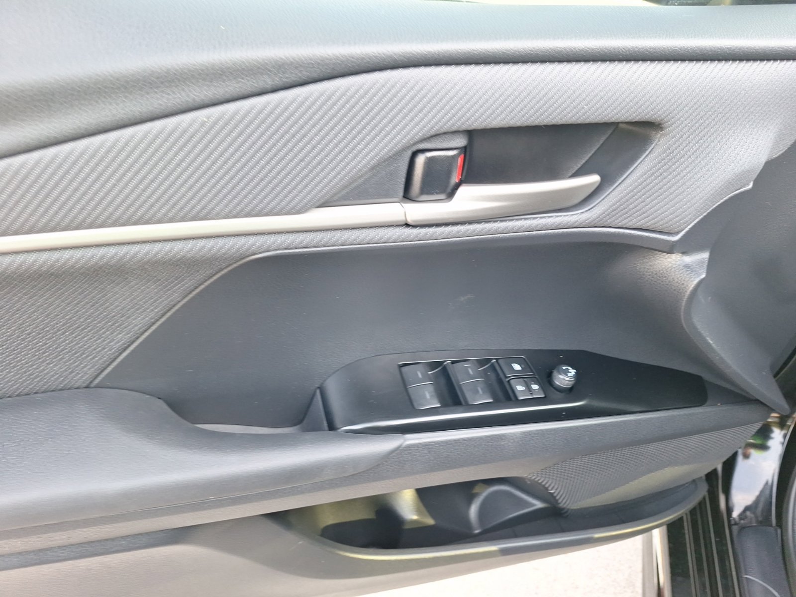Used 2025 Toyota Camry SE w/ Convenience Package FWD image 17