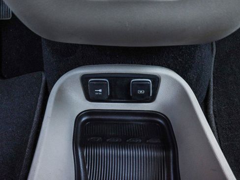Used 2021 Chrysler Pacifica Touring-L FWD image 31