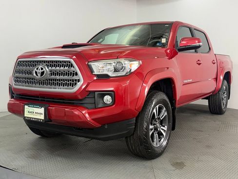 Used 2017 Toyota Tacoma TRD Sport w/ Tow Package (A/T) AWD/4WD image 3