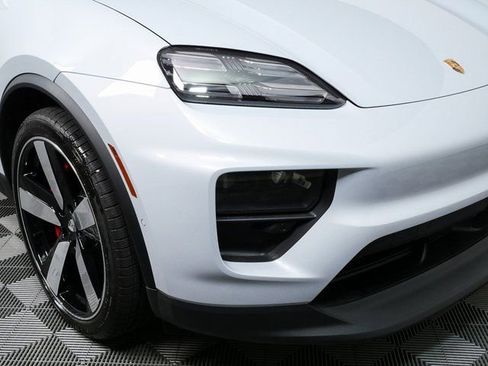 New 2026 Porsche Macan 4S Electric image 38