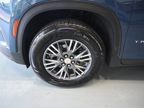Used 2025 Chevrolet Traverse LT w/ Driver Confidence Package FWD image 29
