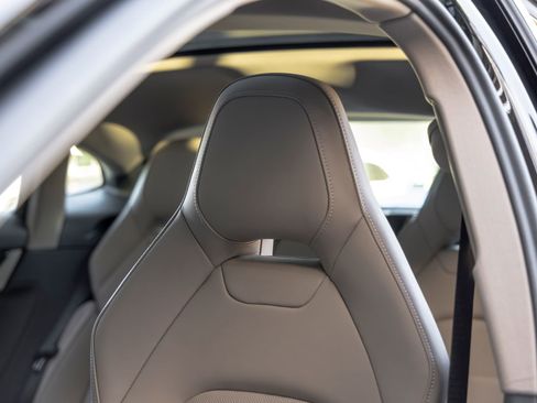 Certified 2025 Porsche Panamera RWD image 27