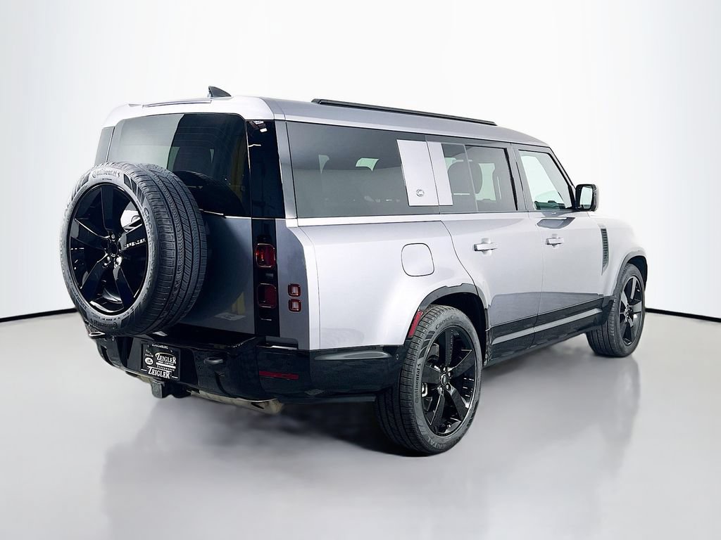 Used 2024 Land Rover Defender 130 X-Dynamic SE AWD/4WD image 5