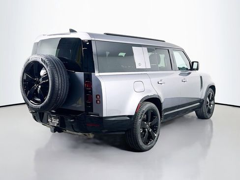 Used 2024 Land Rover Defender 130 X-Dynamic SE AWD/4WD image 5