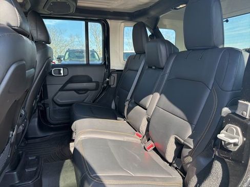 Used 2024 Jeep Wrangler Sahara image 12