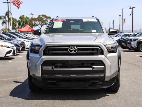 Certified 2025 Toyota 4Runner SR5 AWD/4WD image 2
