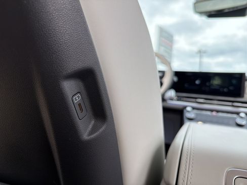 Used 2024 Hyundai Santa Fe Calligraphy image 38