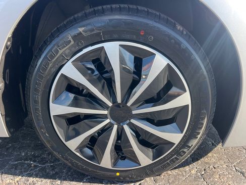 Used 2020 Toyota Corolla LE image 39