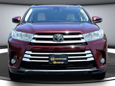 Used 2019 Toyota Highlander XLE AWD/4WD image 2