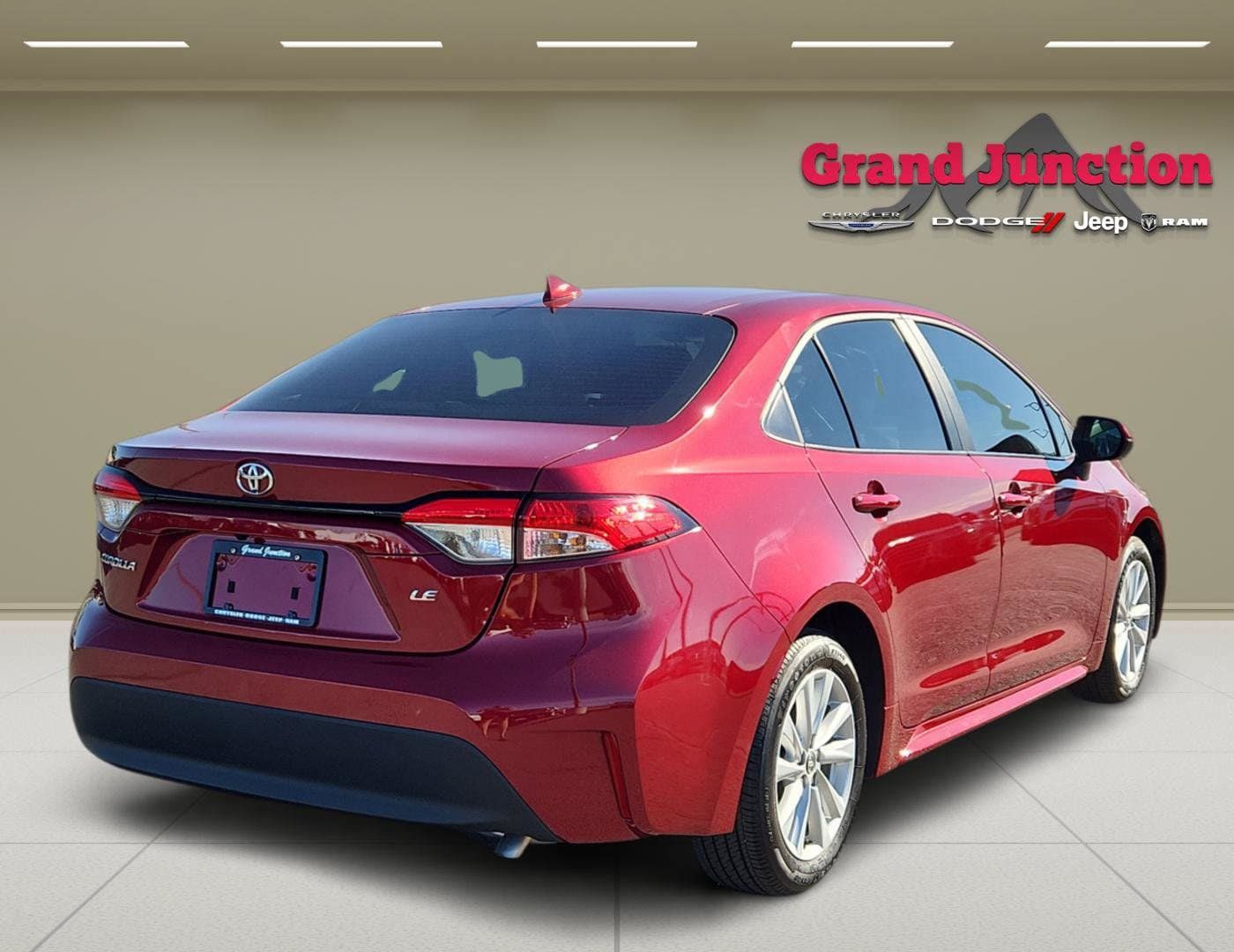 Used 2025 Toyota Corolla LE w/ LE Premium Package FWD image 4