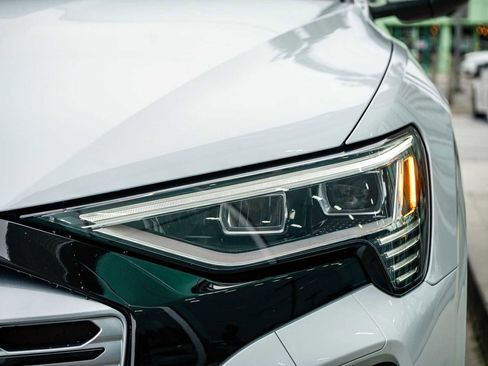 Used 2024 Audi Q8 e-tron Premium Plus w/ Premium Plus Package image 7