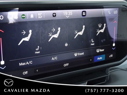 Used 2025 Jeep Wrangler Unlimited Sahara AWD/4WD image 26