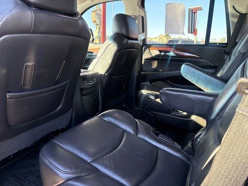 Used 2018 Cadillac Escalade Luxury image 14