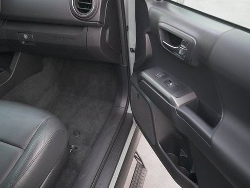 Certified 2023 Toyota Tacoma TRD Off-Road image 18