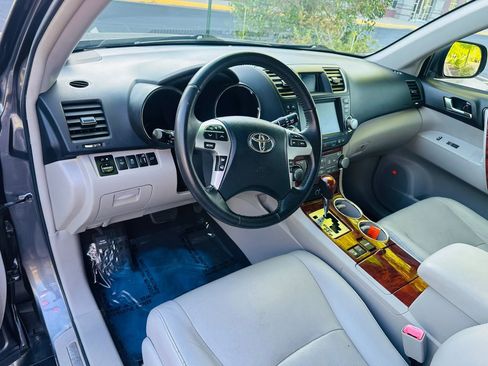 Used 2012 Toyota Highlander Limited w/ Tow Pkg AWD/4WD image 8