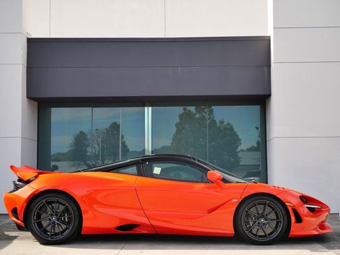 New 2026 McLaren 750S image 3