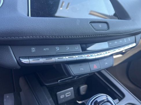 Used 2023 Cadillac XT4 Premium Luxury image 10