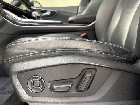 Used 2019 Audi Q8 Premium w/ Convenience Package AWD/4WD image 22