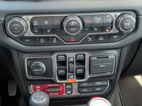 Used 2025 Jeep Gladiator Rubicon AWD/4WD image 20