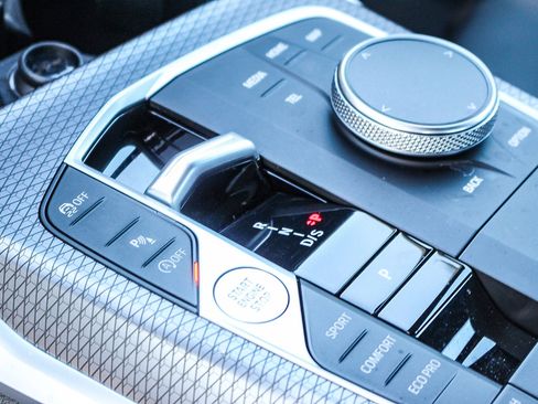 Certified 2025 BMW 330i Sedan w/ Convenience Package image 19