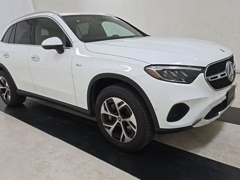 Used 2025 Mercedes-Benz GLC 350e 4MATIC image 3