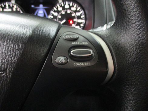 Used 2019 Nissan Pathfinder S image 19