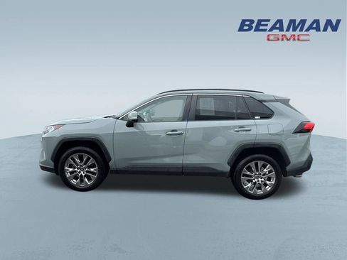 Used 2021 Toyota RAV4 XLE Premium FWD image 4