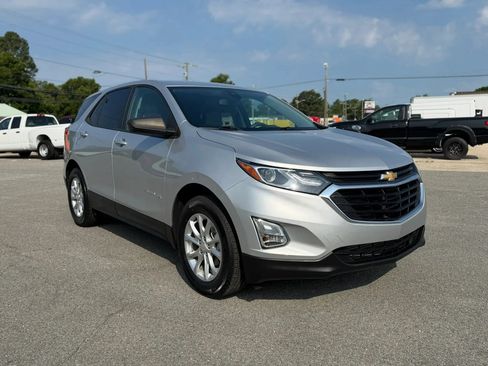 Used 2021 Chevrolet Equinox LS w/ LS Convenience Package FWD image 5