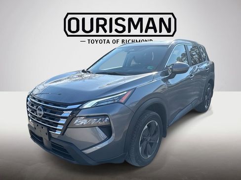 Used 2024 Nissan Rogue SV w/ SV Premium Package image 3