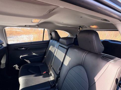 Used 2024 Toyota Highlander XLE image 4