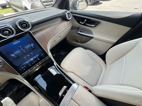 Used 2023 Mercedes-Benz GLC 300 4MATIC image 14