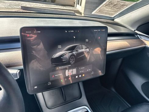 Used 2024 Tesla Model Y 2WD image 18