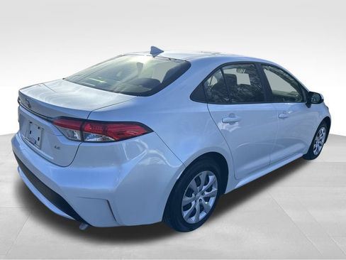 Certified 2022 Toyota Corolla LE image 5