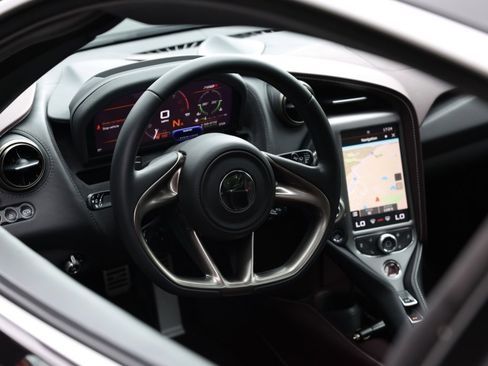 Used 2018 McLaren 720S Performance image 6