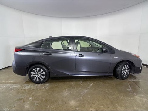 Used 2021 Toyota Prius LE image 24