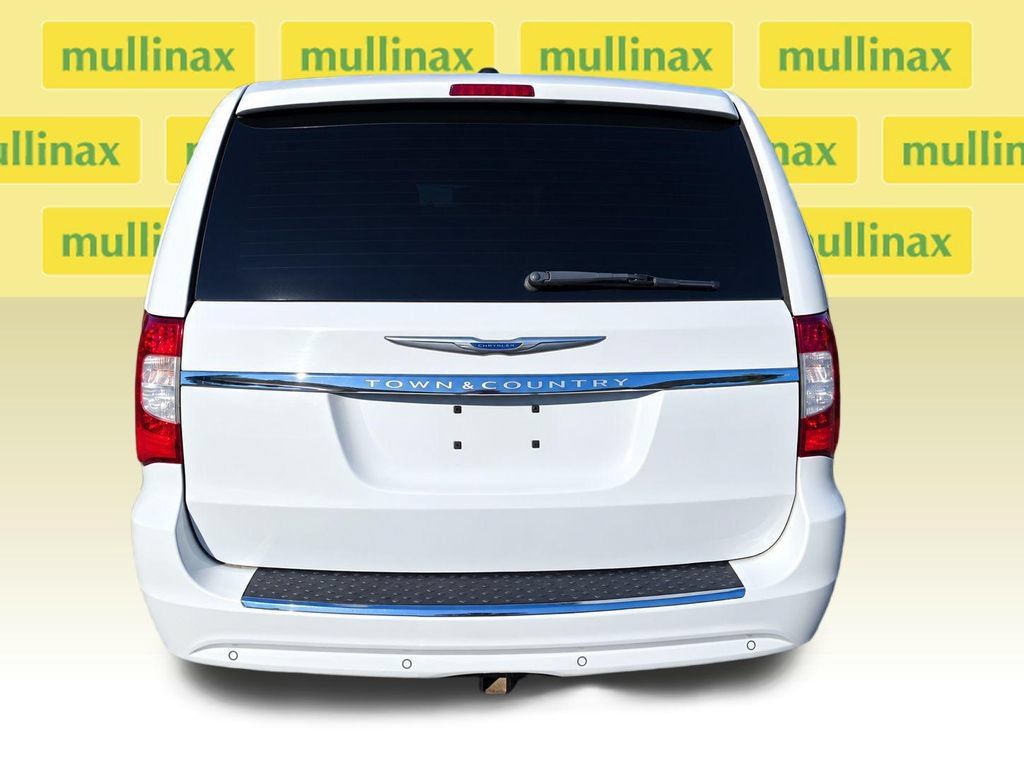 Used 2016 Chrysler Town & Country Touring w/ Driver Convenience Group FWD image 28