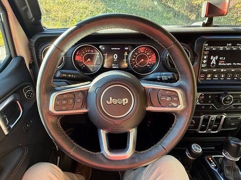Used 2021 Jeep Gladiator Overland image 19