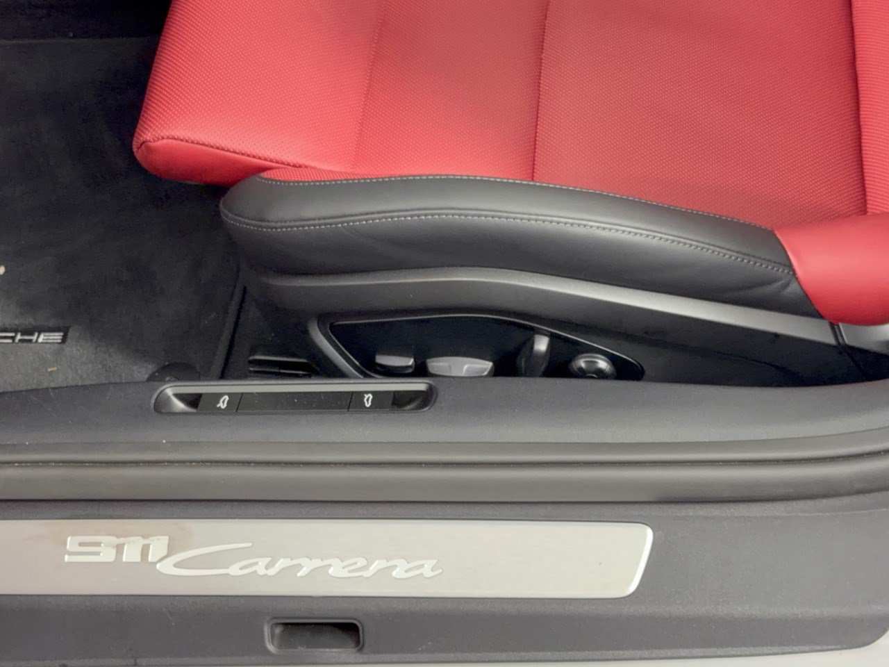 Certified 2025 Porsche 911 Carrera RWD image 16