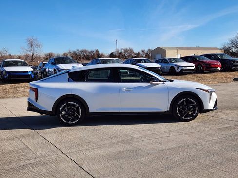 New 2025 Kia K4 GT-Line Turbo w/ GT-Line Sunroof Package FWD image 2