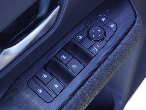Used 2025 Nissan Kicks SV FWD image 9