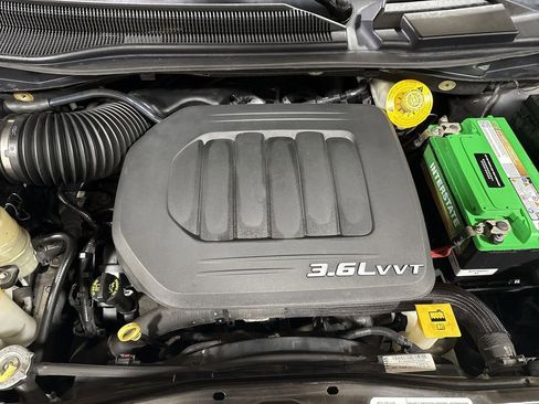 Used 2017 Dodge Grand Caravan SXT image 25